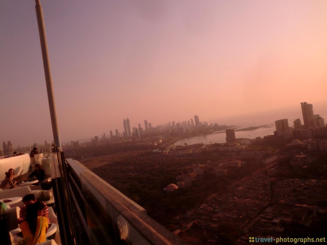 mumbai-four-seasons-hotel-rooftop-bar.jpg